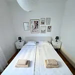 Alicia With Private Pool Apartment *