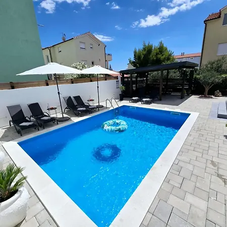 아파트 Alicia With Private Pool