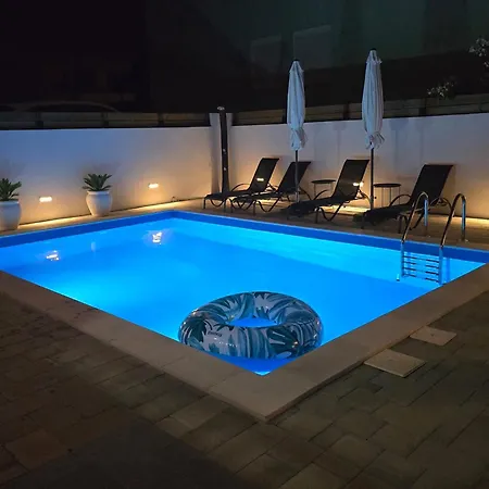 Alicia With Private Pool * 보디체