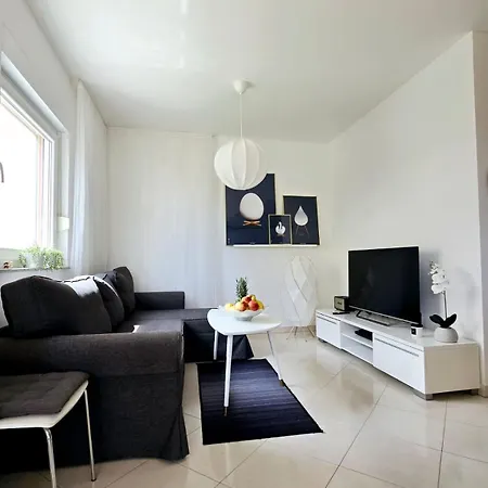 Apartment Alicia With Private Pool