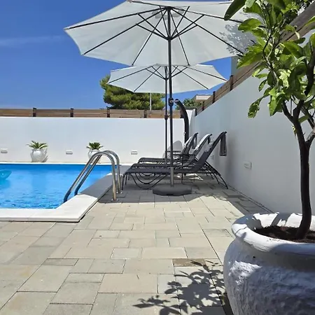 Alicia With Private Pool Vodice