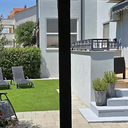 Alicia With Private Pool