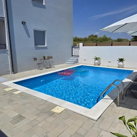 Alicia With Private Pool *
