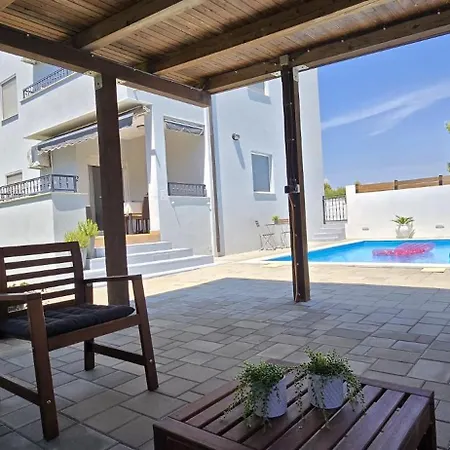 Alicia With Private Pool Apartment