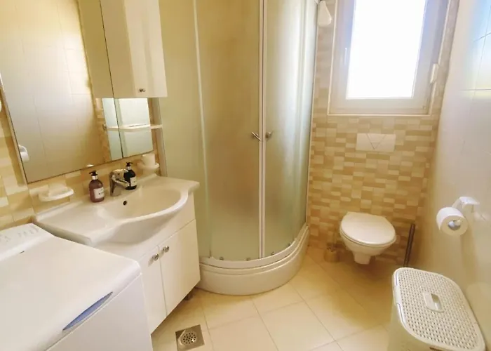 Alicia With Private Pool Apartment *