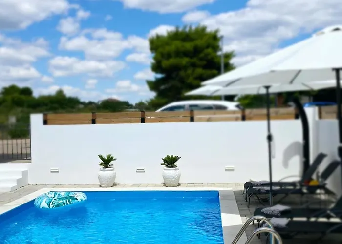 Alicia With Private Pool Appartement *