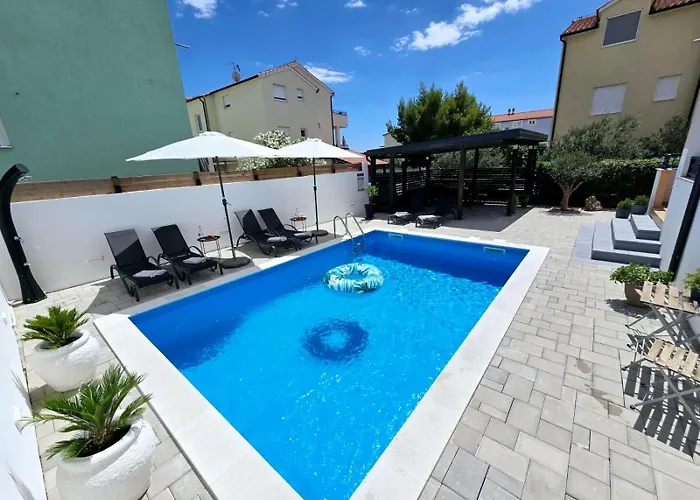 Apartment Alicia With Private Pool