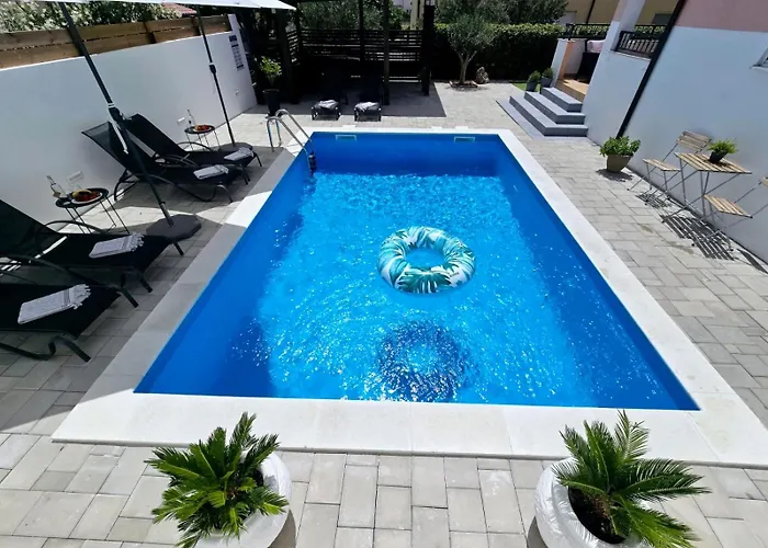 Alicia With Private Pool Appartement *