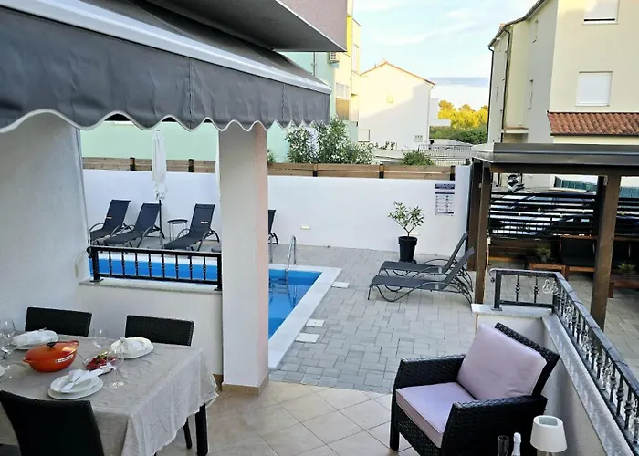 Apartment Alicia With Private Pool