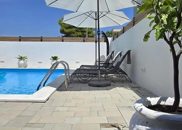 Alicia With Private Pool Vodice