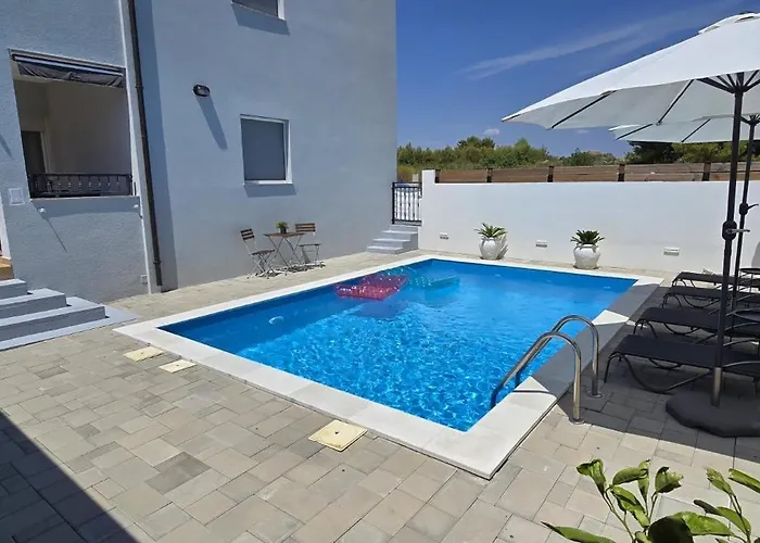 Alicia With Private Pool *