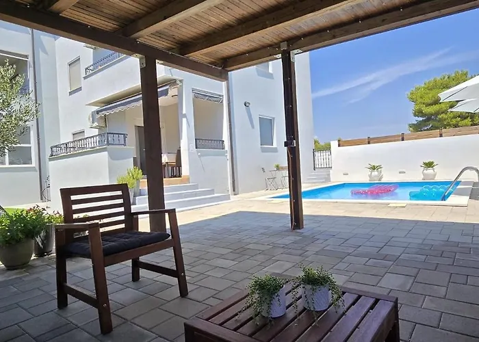 Alicia With Private Pool Appartement