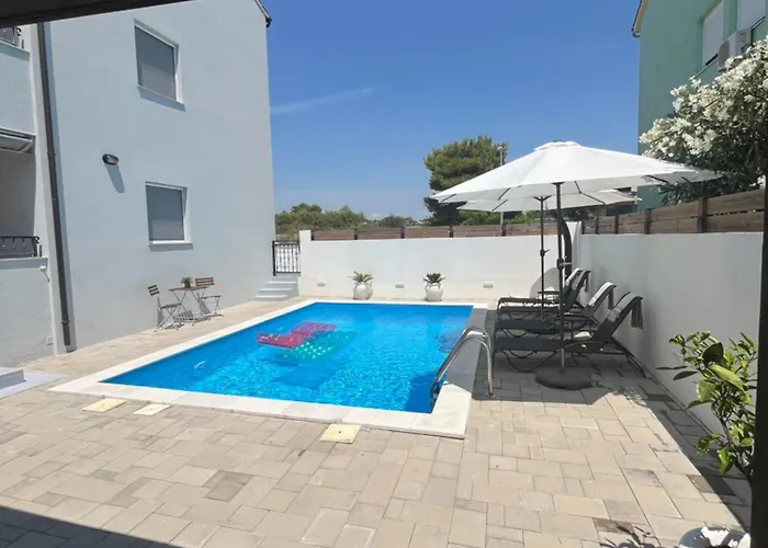 Apartment Alicia With Private Pool